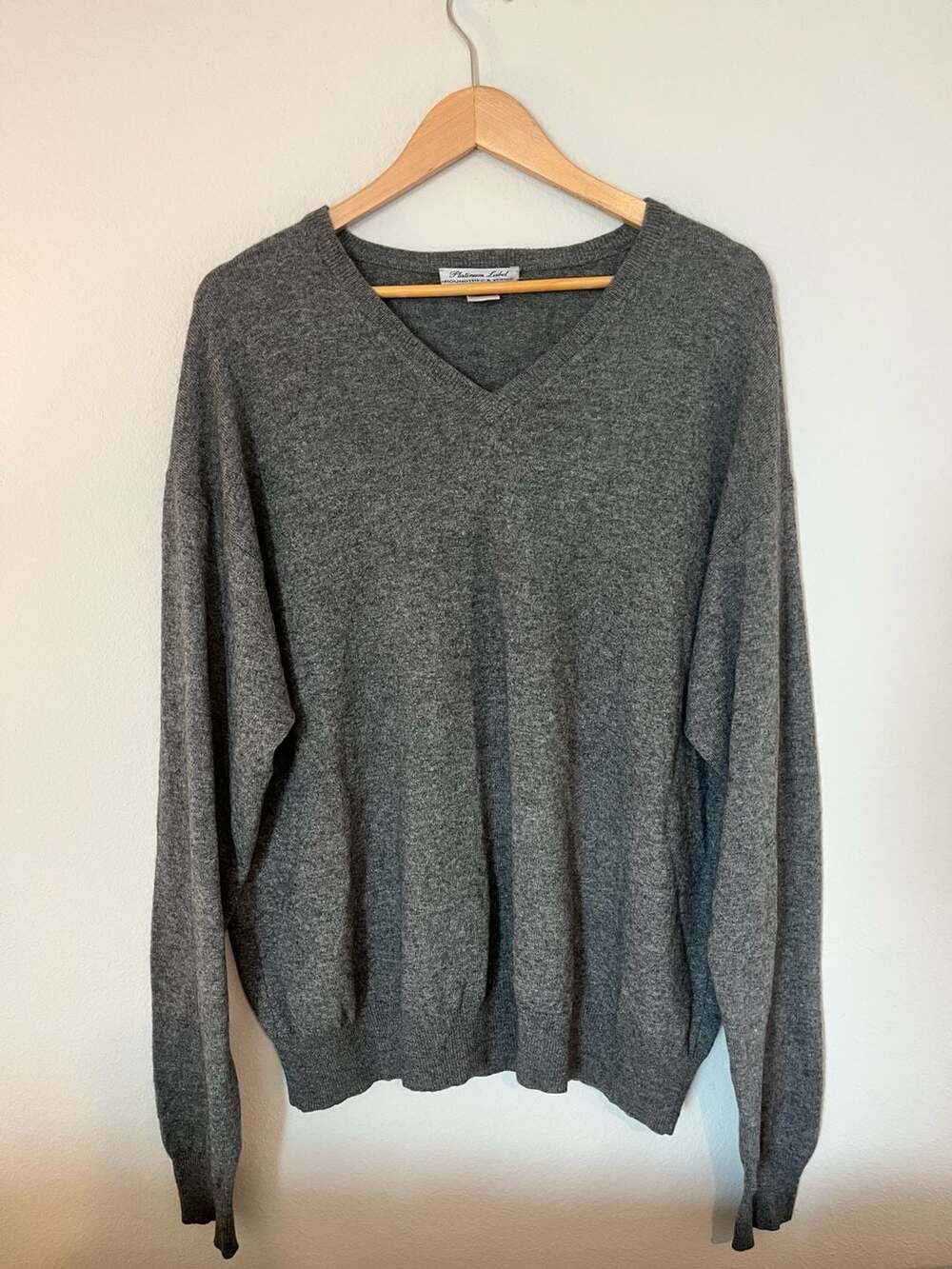 Roundtree & Yorke,100% Cashmere, Platinum Label, V-Neck Sweater, Gray XL